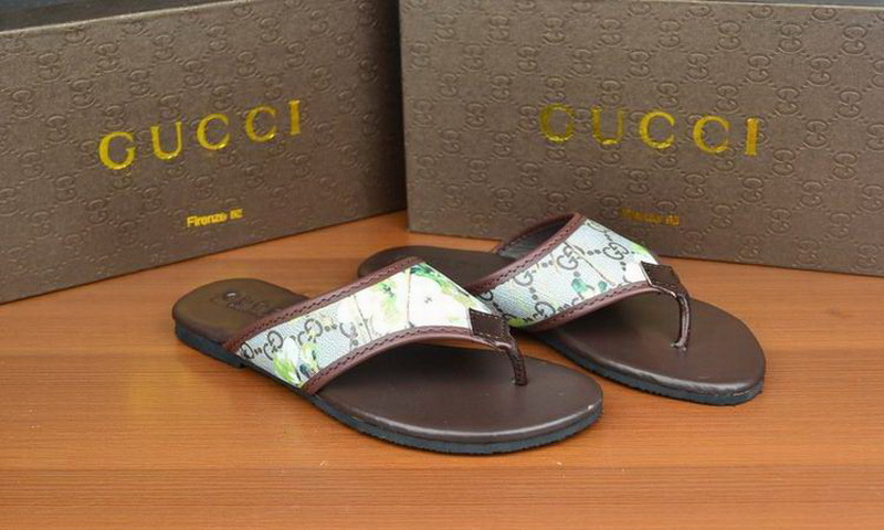 Gucci Slippers Woman--043